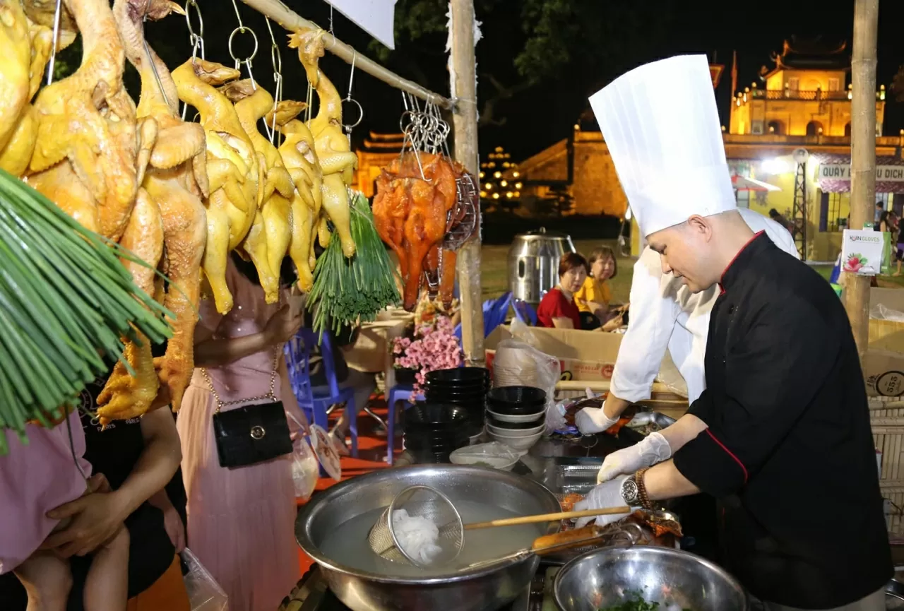 Không chỉ có những món Phở của Hà Nội, Festival còn có cả những đặc sản Phở nổi tiếng của những địa phương khác như phở vịt từ Lạng Sơn. (Ảnh: Thành Long)