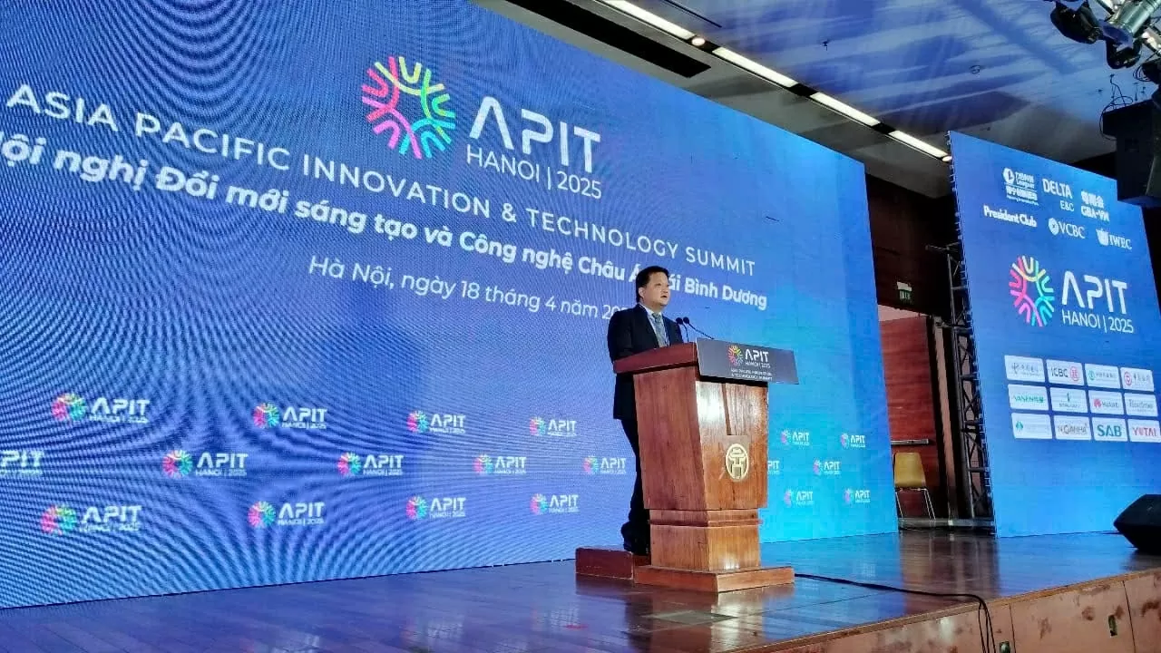 Tổng Giám đốc Leaguer Ruan Xiabo cho biết, quan hệ hợp tác giữa hai quốc gia sẽ tạo ra hiệu ứng cộng hưởng ‘Một cộng một lớn hơn hai’. (Ảnh: Hải Phương) Tổng Giám đốc Leaguer Ruan Xiabo cho biết, quan hệ hợp tác giữa hai quốc gia sẽ tạo ra hiệu ứng cộng hưởng ‘Một cộng một lớn hơn hai’. (Ảnh: Hải Phương)