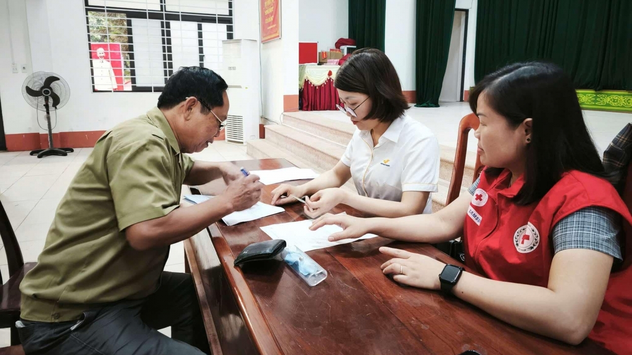 Tiếp sức người dân Thái Nguyên tái thiết cuộc sống sau bão lũ