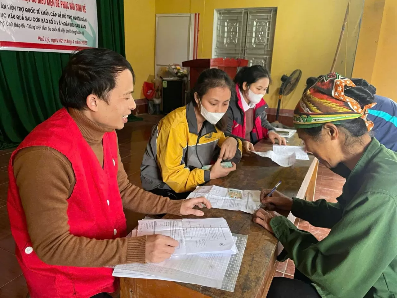 Tiếp sức người dân Thái Nguyên tái thiết cuộc sống sau bão lũ