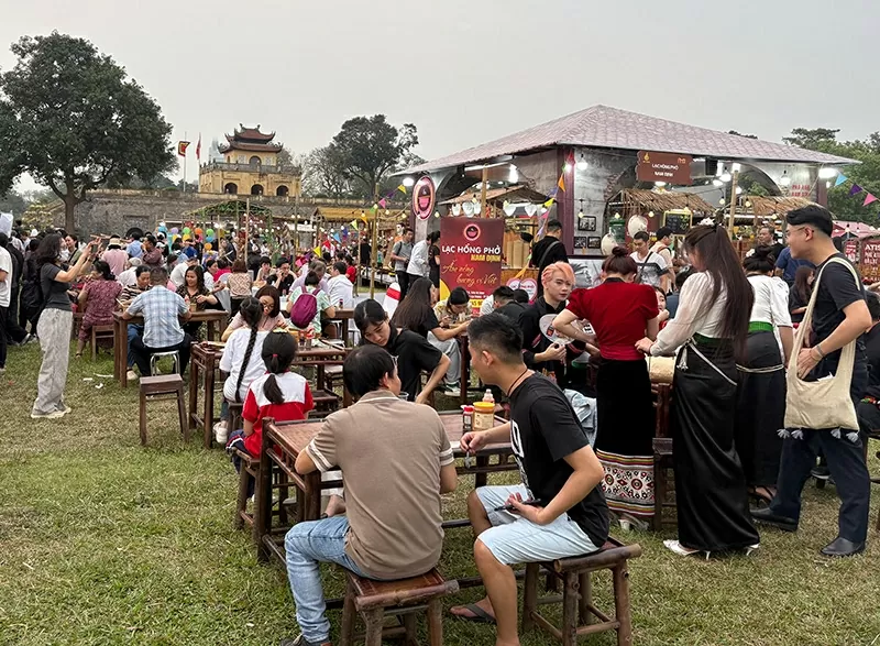 Festival Phở 2025 - Nơi tinh hoa ẩm thực Việt vươn mình trong kỷ nguyên số Festival Phở 2025 - Nơi tinh hoa ẩm thực Việt vươn mình trong kỷ nguyên số