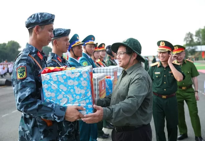 PM Pham Minh Chinh encourages forces ahead of 50th reunification anniversary parade PM Pham Minh Chinh encourages forces ahead of 50th reunification anniversary parade