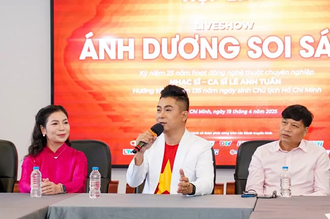 Nhạc sĩ – ca sĩ Lê Anh Tuấn chia sẻ cảm xúc của mình trong họp báo.