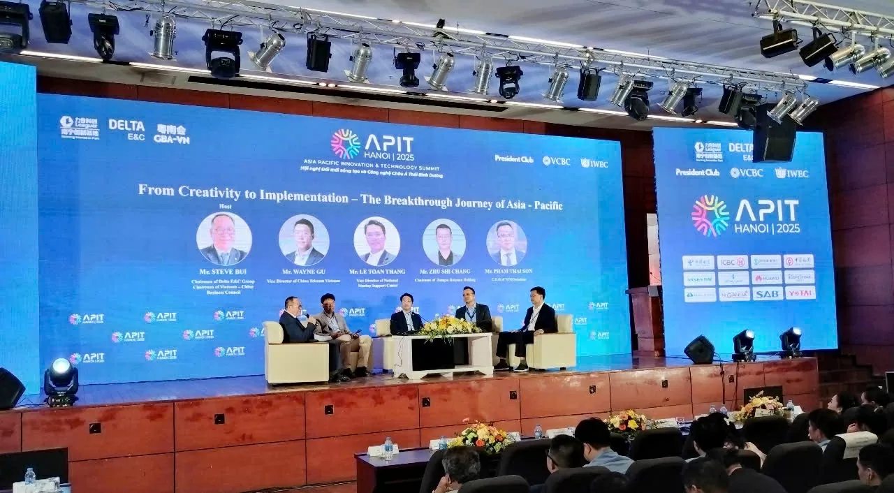 Phiên Tọa đàm ‘Từ sáng tạo đến thực thi - Hành trình bứt phá của châu Á-Thái Bình Dương’ thảo luận về các vấn đề trong hợp tác công nghệ giữa doanh nghiệp Việt Nam-Trung Quốc. (Ảnh: Hải Phương) Phiên Tọa đàm ‘Từ sáng tạo đến thực thi - Hành trình bứt phá của châu Á-Thái Bình Dương’ thảo luận về các vấn đề trong hợp tác công nghệ giữa doanh nghiệp Việt Nam-Trung Quốc. (Ảnh: Hải Phương)