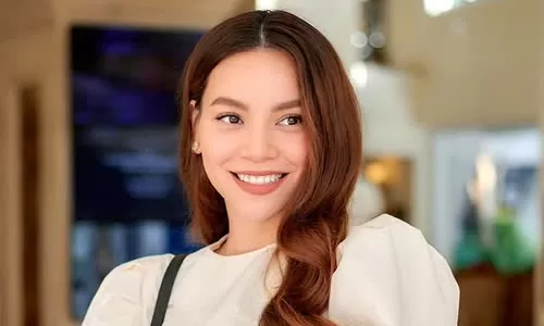 2 ca sĩ nổi tiếng giàu có quê Quảng Bình