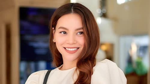 Hai nữ ca sĩ quê Quảng Bình nổi tiếng giàu có và tài năng