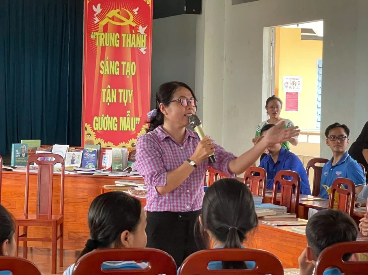 Gieo tình yêu đọc sách cho người trẻ bằng sự kiên trì Gieo tình yêu đọc sách cho người trẻ bằng sự kiên trì