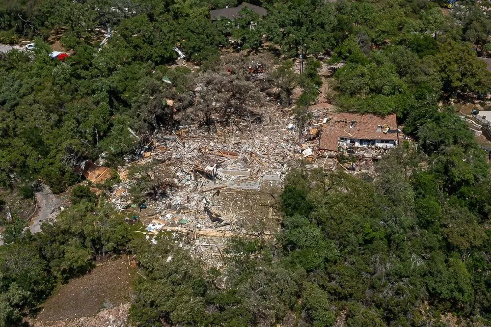 Ít nhất 6 người bị thương sau khi một ngôi nhà phát nổ ở Austin, bang Texas, ngày 13/4. Theo Sở Cứu hỏa Austin, vụ nổ đã san phẳng một ngôi nhà và gây hư hại nghiêm trọng cho một căn khác. (Nguồn: USA Today Network)