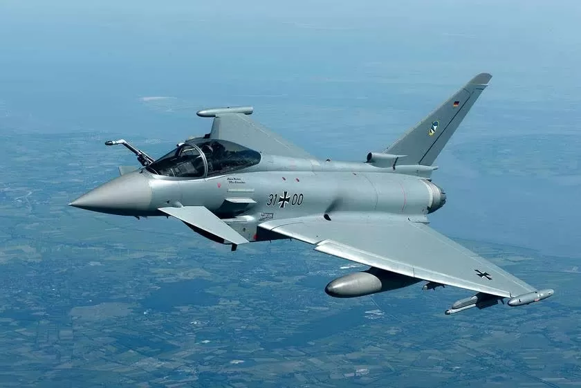Anh đã điều tiêm kích Eurofighter Typhoon chặn một máy bay trinh sát Il-20 của Nga (Ảnh: Gagadget).