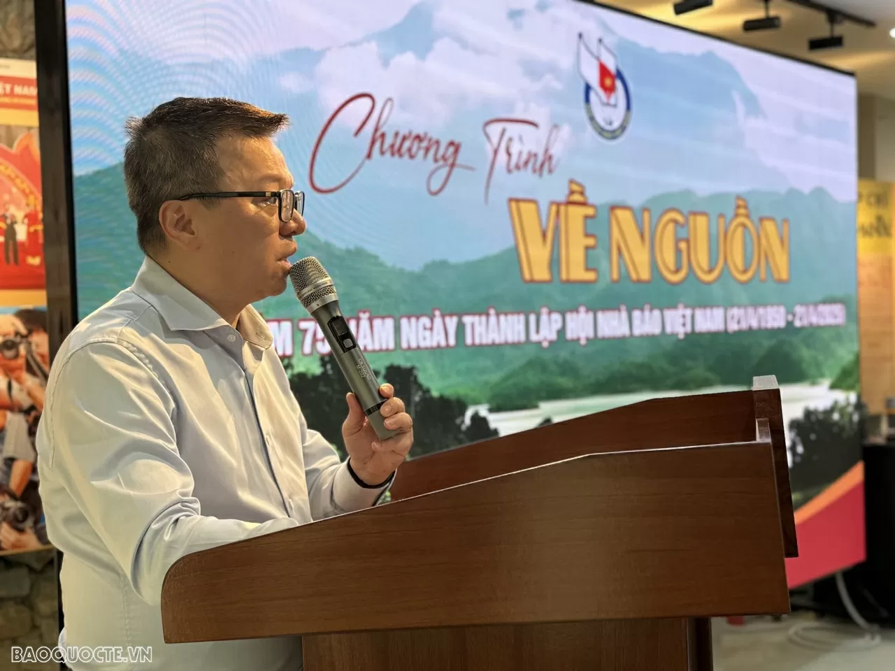‘Về nguồn’: Hành trình ôn lại truyền thống vẻ vang của Báo chí cách mạng Việt Nam ‘Về nguồn’: Hành trình ôn lại truyền thống vẻ vang của Báo chí cách mạng Việt Nam
