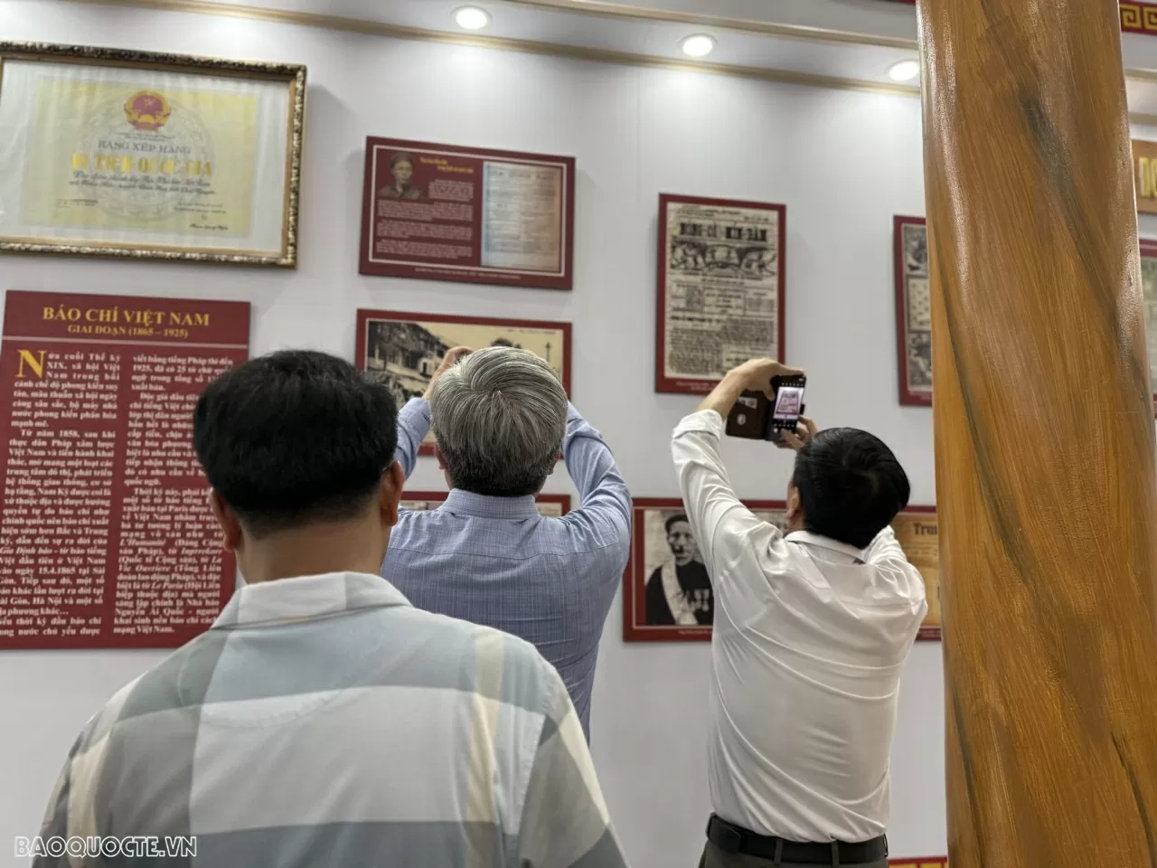 ‘Về nguồn’: Hành trình ôn lại truyền thống vẻ vang của Báo chí cách mạng Việt Nam ‘Về nguồn’: Hành trình ôn lại truyền thống vẻ vang của Báo chí cách mạng Việt Nam