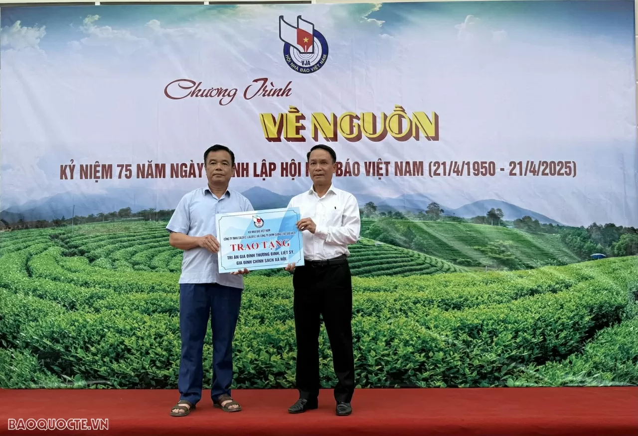 ‘Về nguồn’: Hành trình ôn lại truyền thống vẻ vang của Báo chí cách mạng Việt Nam ‘Về nguồn’: Hành trình ôn lại truyền thống vẻ vang của Báo chí cách mạng Việt Nam