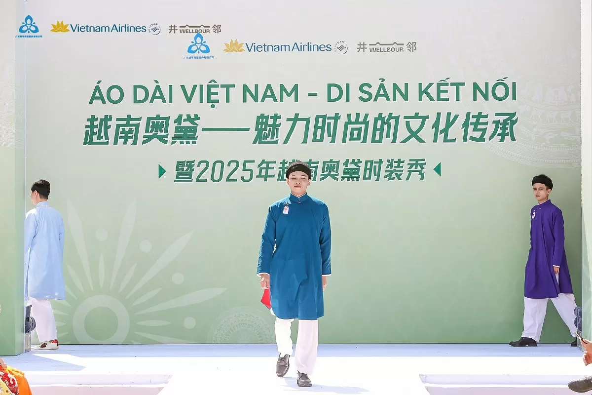 Kết nối tình hữu nghị Việt Nam-Trung Quốc qua tà áo dài Việt Nam Kết nối tình hữu nghị Việt Nam-Trung Quốc qua tà áo dài Việt Nam