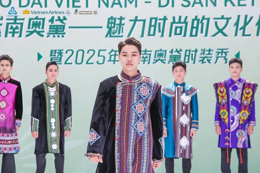 Kết nối tình hữu nghị Việt Nam-Trung Quốc qua tà áo dài Việt Nam