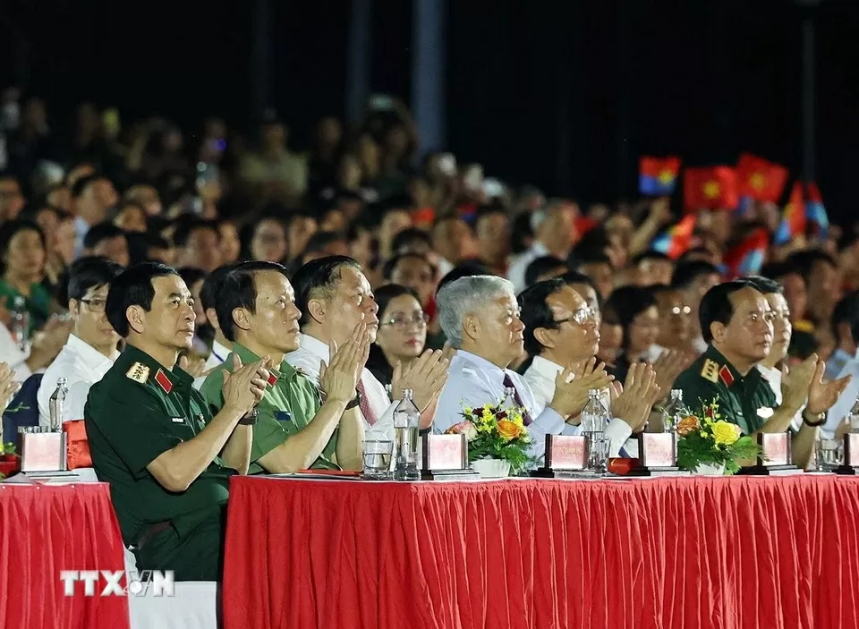 Tổng Bí thư Tô Lâm dự Chương trình nghệ thuật 'Đất nước trọn niềm vui'