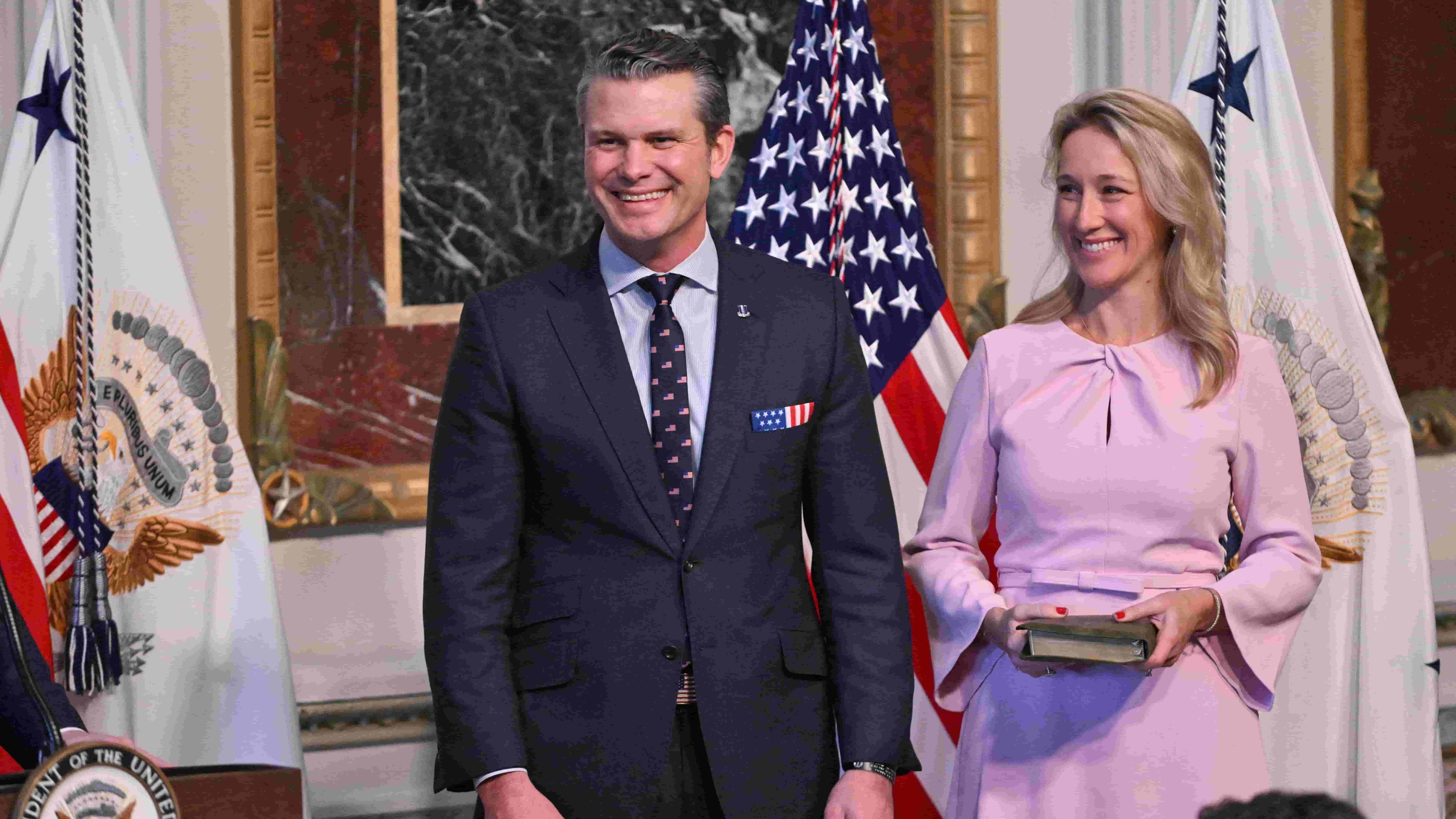 Lại lộ thêm nhóm chat riêng tư chứa thông tin tấn công Yemen, Bộ trưởng Quốc phòng Mỹ 'đứng mũi chịu sào'