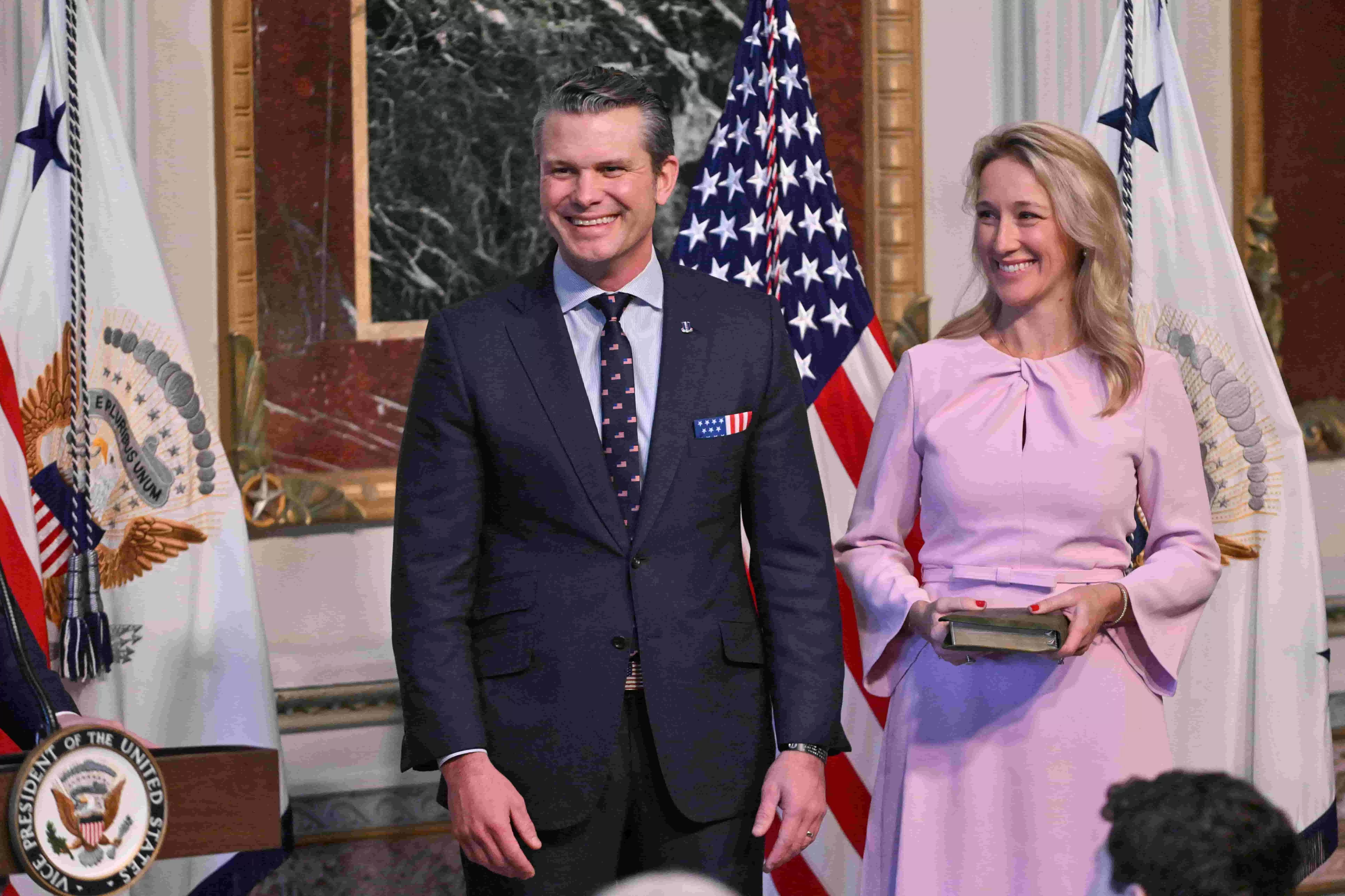 Lại lộ thêm nhóm chat riêng tư chứa thông tin tấn công Yemen, Bộ trưởng Quốc phòng Mỹ 'đứng mũi chịu sào'