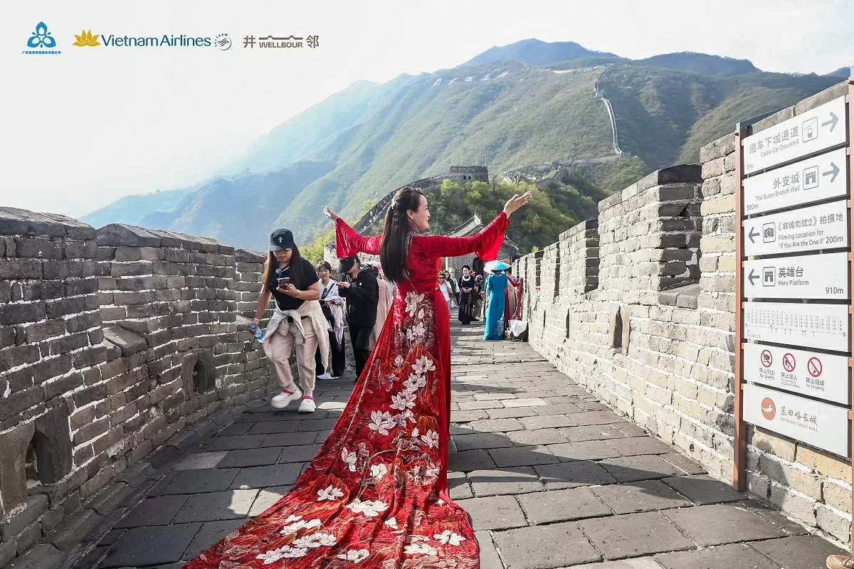 Thông qua tà áo dài tăng cường quảng bá hình ảnh, văn hóa, đất nước, con người Việt Nam, để văn hóa áo dài ngày càng gắn bó và lan tỏa trong đời sống tinh thần người Việt và bè bạn quốc tế. Thông qua tà áo dài tăng cường quảng bá hình ảnh, văn hóa, đất nước, con người Việt Nam, để văn hóa áo dài ngày càng gắn bó và lan tỏa trong đời sống tinh thần người Việt và bè bạn quốc tế.