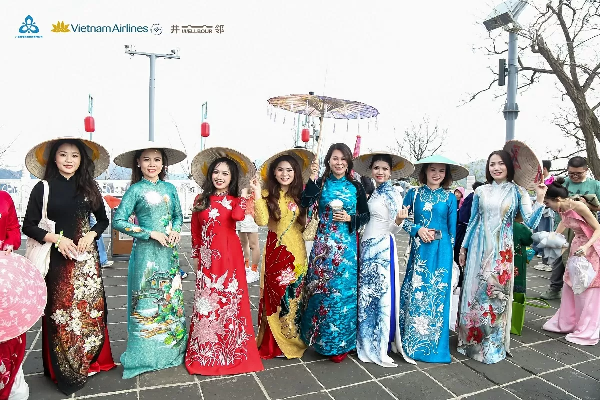 NTK Hàn Phượng cùng các thiết kế mang đậm dấu ấn văn hoá Việt Nam.