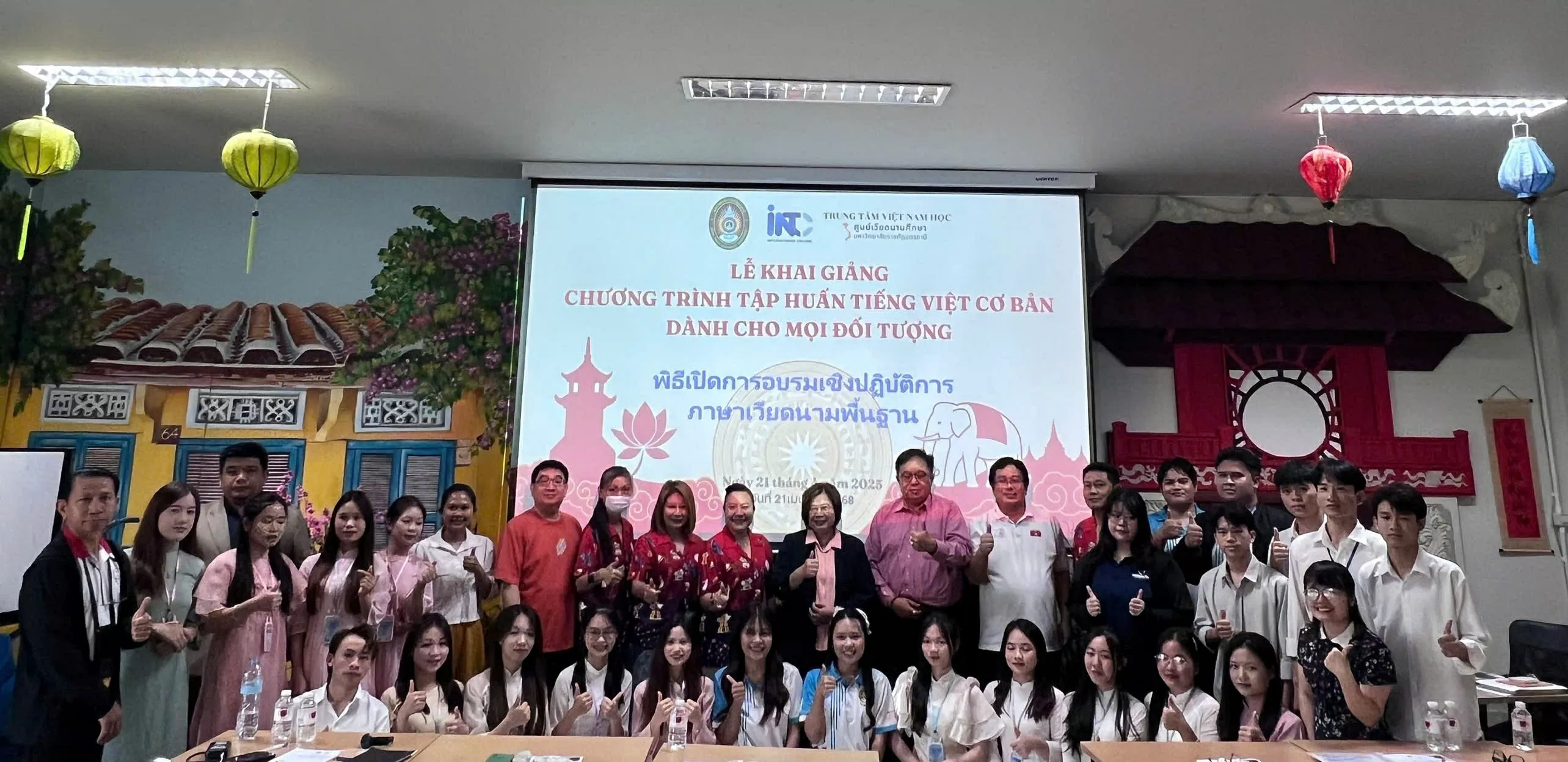 Khai giảng chương trình tập huấn tiếng Việt cơ bản dành cho mọi đối tượng năm 2025 tại Thái Lan Khai giảng chương trình tập huấn tiếng Việt cơ bản dành cho mọi đối tượng năm 2025 tại Thái Lan