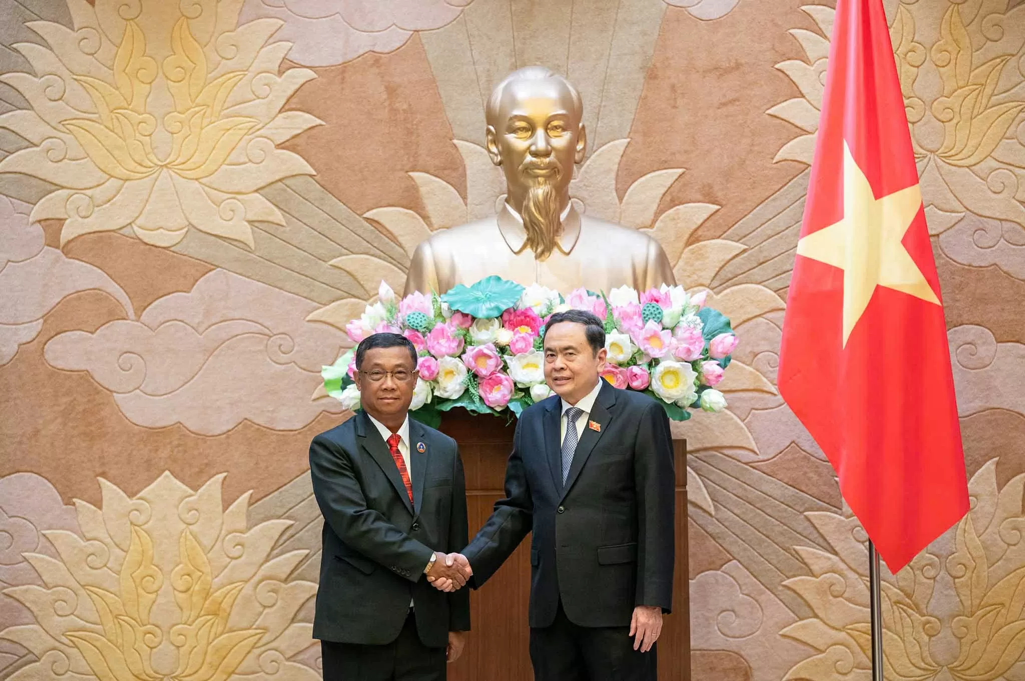 Chủ tịch Quốc hội Trần Thanh Mẫn tiếp Phó Chủ tịch Quốc hội Lào, Thượng tướng Suvon Luongbunmi Quốc hội Việt Nam-Lào: Phối hợp chặt chẽ giám sát thực hiện các thỏa thuận đã ký