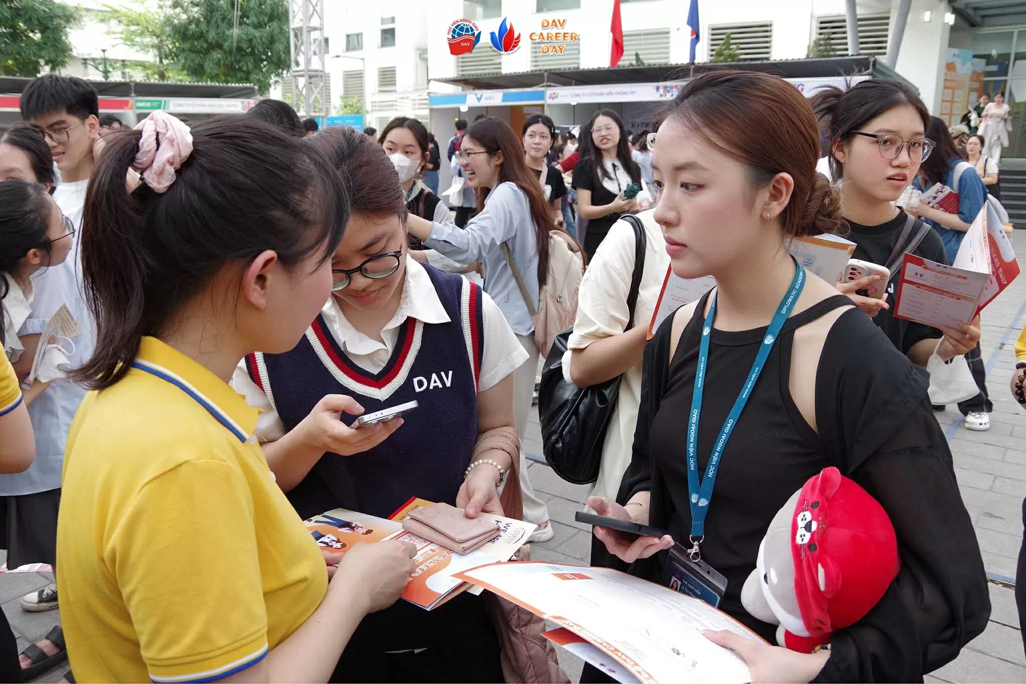 Cơ hội nghề nghiệp rộng mở từ ngày hội việc làm Học viện Ngoại giao 2025 Cơ hội nghề nghiệp rộng mở từ ngày hội việc làm Học viện Ngoại giao 2025