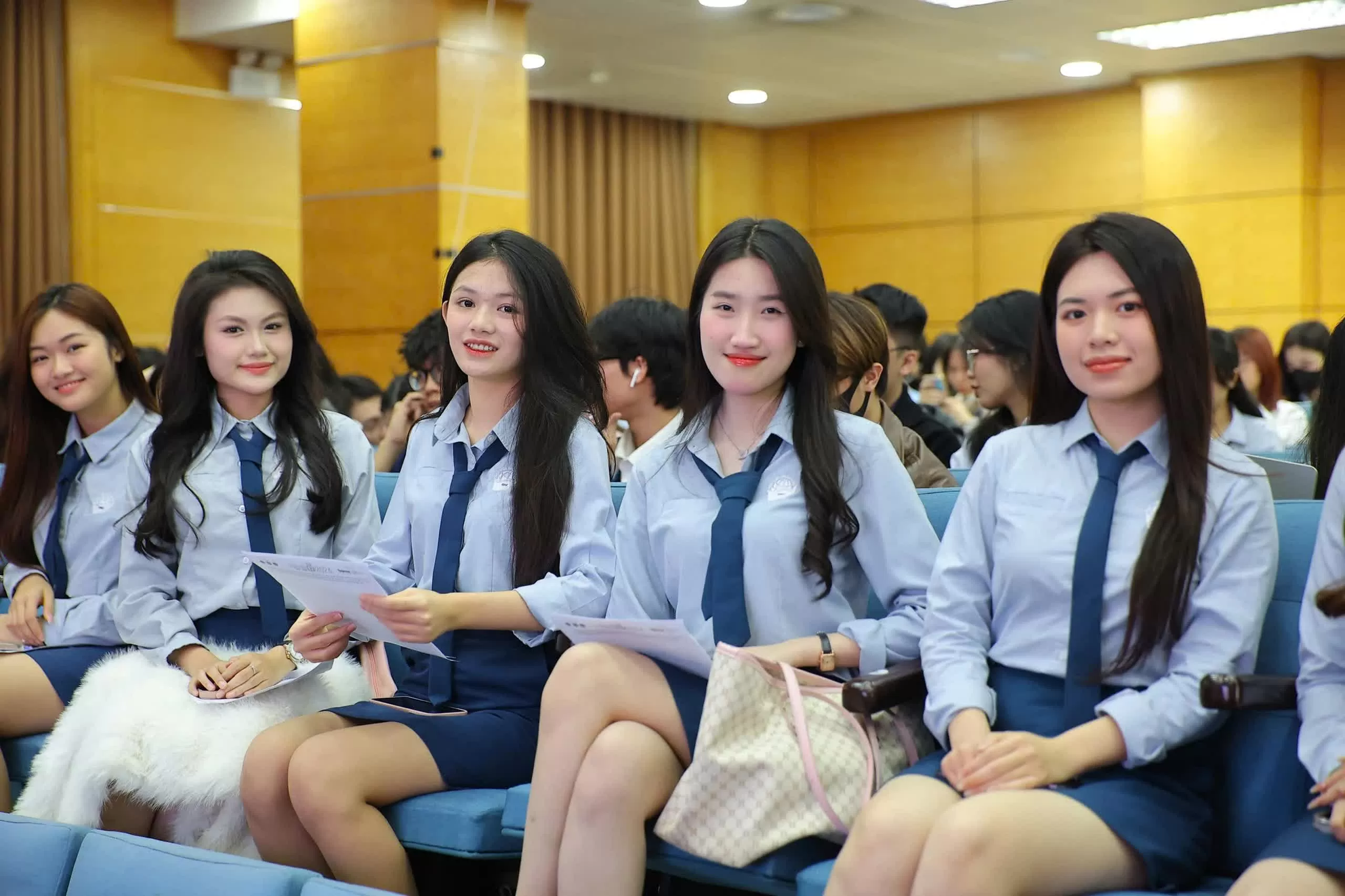 Năm 2025, các trường đại học ở Hà Nội xét tuyển học bạ kết hợp IELTS