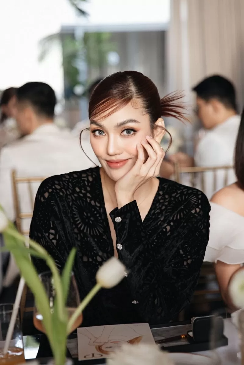 Siêu mẫu Lan Khuê sang chảnh dự sự kiện.