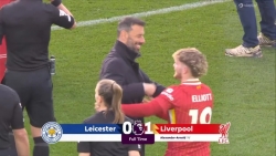 Leicester xuống hạng, HLV Van Nistelrooy phản ứng gây tranh cãi