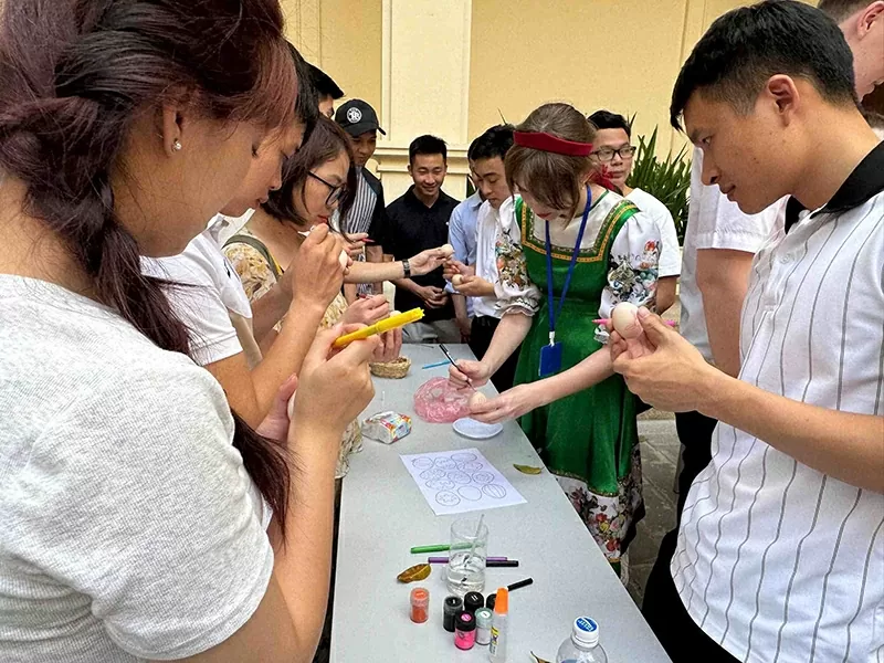 Sắc màu Phục Sinh: Khi truyền thống Nga lan tỏa trong không gian văn hóa Việt Sắc màu Phục Sinh: Khi truyền thống Nga lan tỏa trong không gian văn hóa Việt