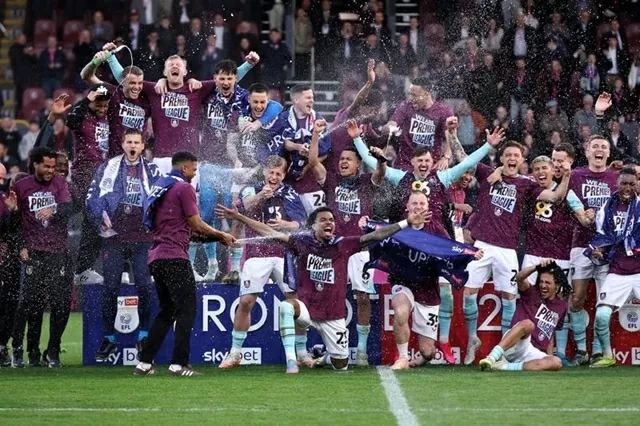 Xác định 2 CLB thăng hạng Ngoại hạng Anh 2025/26