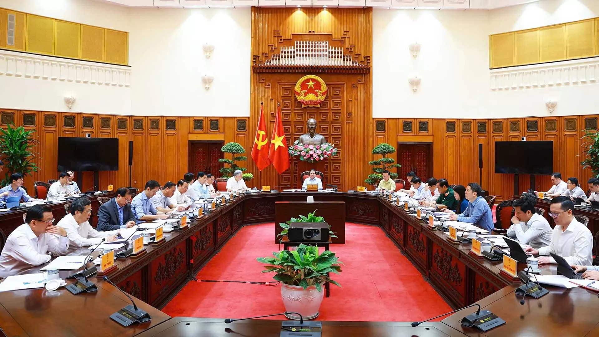 Thủ tướng chủ trì họp Thường trực Chính phủ về thúc đẩy quan hệ thương mại công bằng, bền vững với Hoa Kỳ