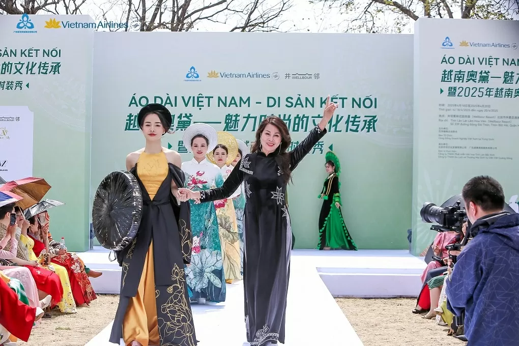 Áo dài Việt Phượng: Lan tỏa vẻ đẹp và giá trị Việt Nam khắp năm châu Áo dài Việt Phượng: Lan tỏa vẻ đẹp và giá trị Việt Nam khắp năm châu