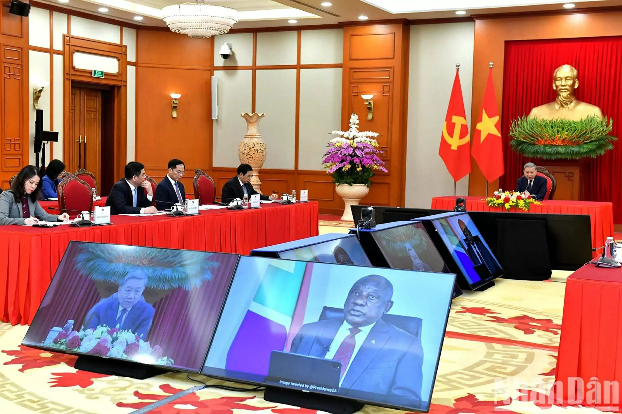 Tổng Bí thư Tô Lâm điện đàm với Chủ tịch Đảng Đại hội Dân tộc Phi, Tổng thống Nam Phi Cyril Ramaphosa. (Nguồn: Báo Nhân dân)