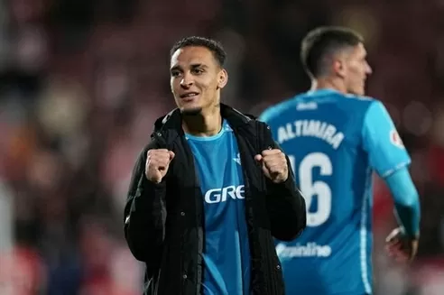 Lập siêu phẩm, Antony khoe hình xăm có một không hai