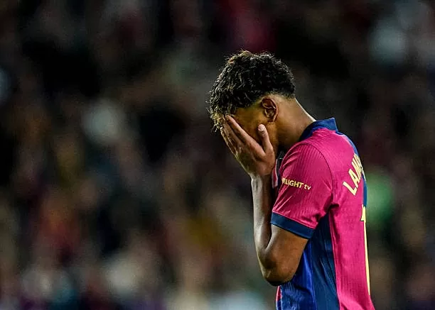 Pha bỏ lỡ khó tin chưa từng thấy của Yamal