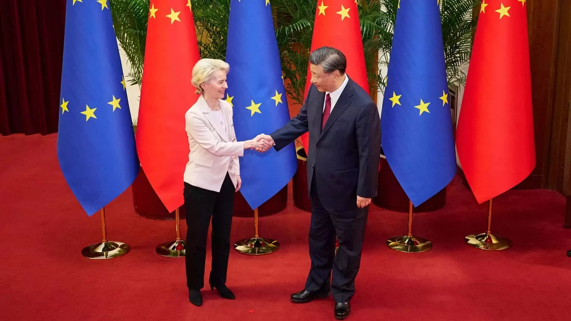Né cuộc đối đầu Mỹ-Trung Quốc, EU không ‘chọn phe’, khẳng định lập trường với Bắc Kinh Né cuộc đối đầu Mỹ-Trung Quốc, EU không ‘chọn phe’, khẳng định lập trường với Bắc Kinh
