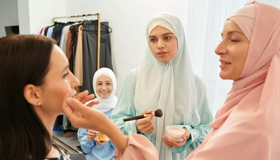 Mặc dù gấp rút và gắt gao, việc giảm thời hạn yêu cầu đạt chứng nhận Halal xuống 2 năm có thể là cơ hội mới với các nhà sản xuất mỹ phẩm. (Ảnh: iStock)