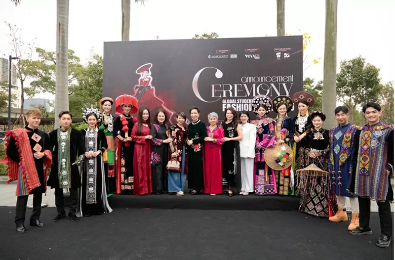 Hoa hậu, Người đẹp và Người mẫu của Việt Nam và Quốc tế trình diễn “chào sân” BST “Hoa Núi” của NTK Hàn Phượng tại Tuần lễ thời trang Sinh viên toàn cầu 2025.