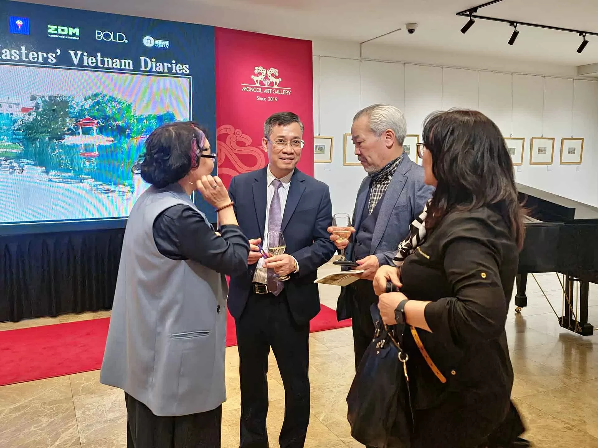 Khai mạc triển lãm Nhật ký Việt Nam qua góc nhìn của các danh họa Mông Cổ Khai mạc triển lãm Nhật ký Việt Nam qua góc nhìn của các danh họa Mông Cổ