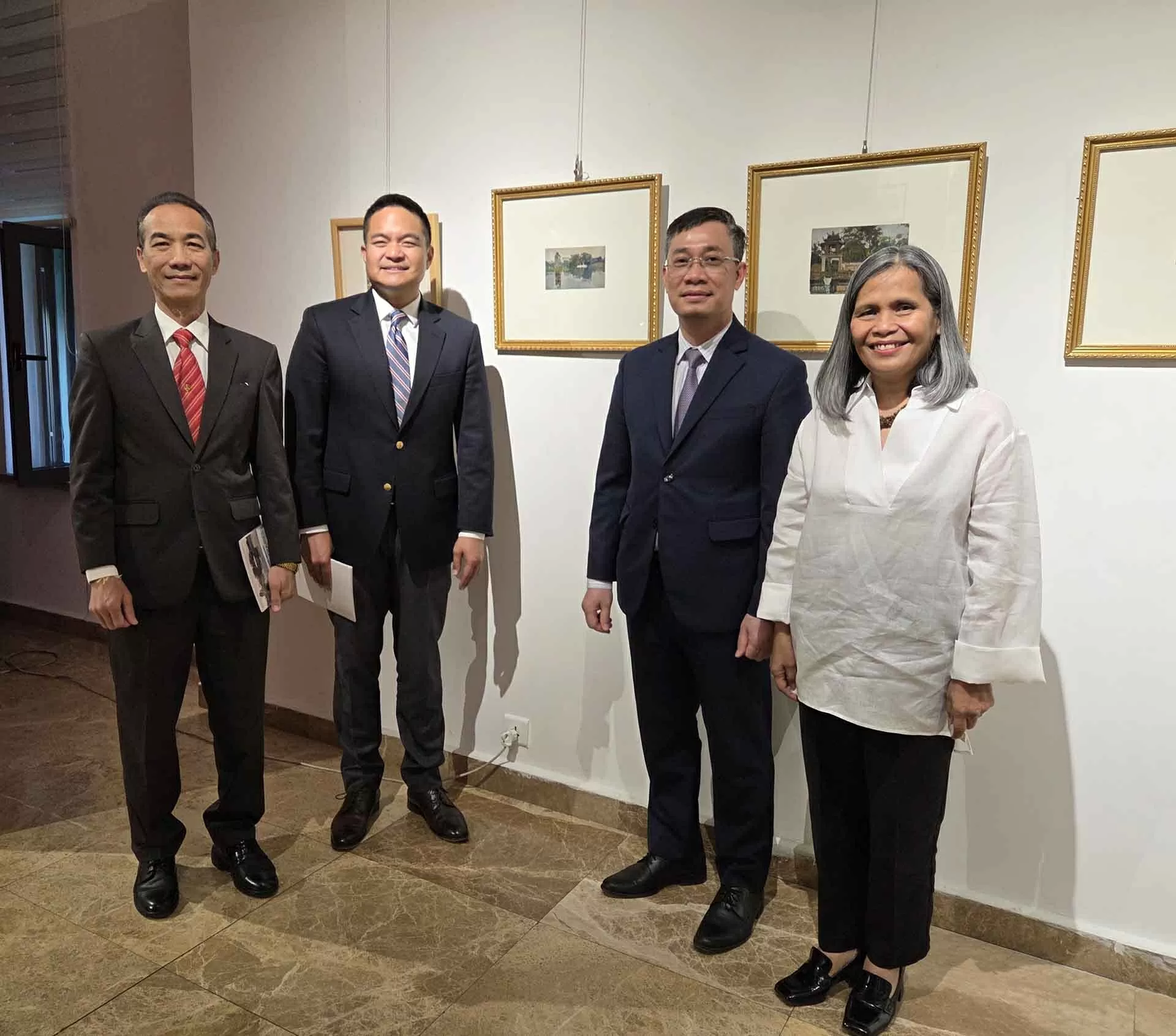 Khai mạc triển lãm Nhật ký Việt Nam qua góc nhìn của các danh họa Mông Cổ Khai mạc triển lãm Nhật ký Việt Nam qua góc nhìn của các danh họa Mông Cổ