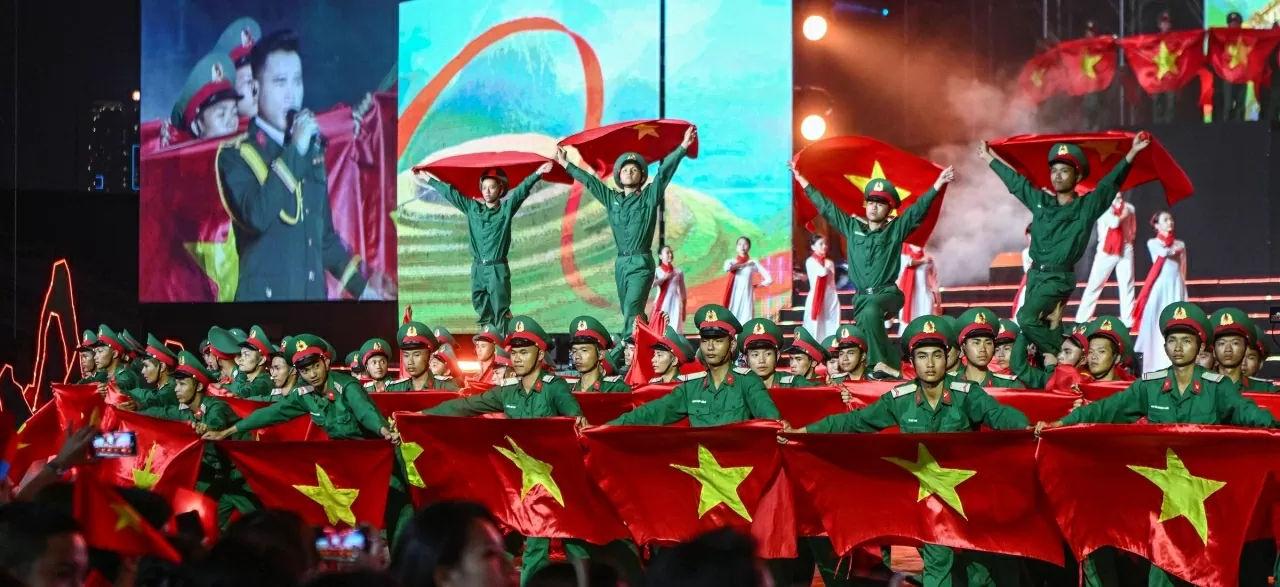 Bùng nổ với chương trình nghệ thuật 'Hẹn ước Bắc - Nam'