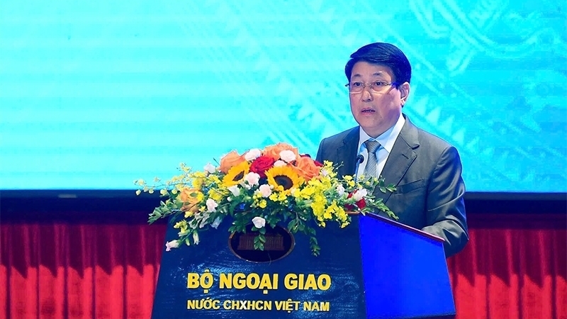 ngoai giao va vai tro kien tao hoa binh trong lich su va hien tai