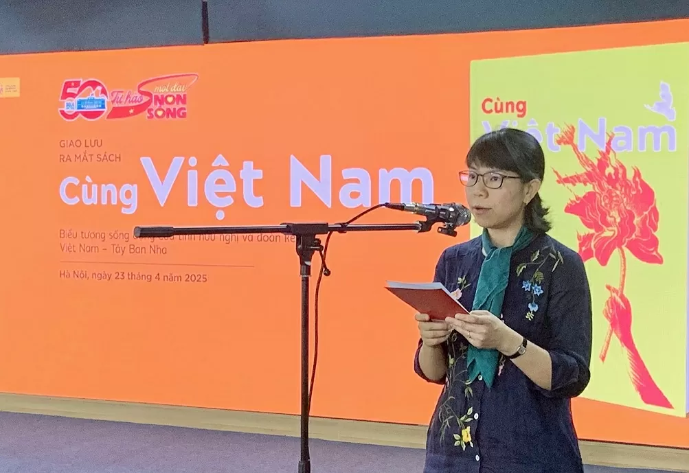 Ra mắt tập thơ phản chiến, ủng hộ Việt Nam của các tác giả Tây Ban Nha