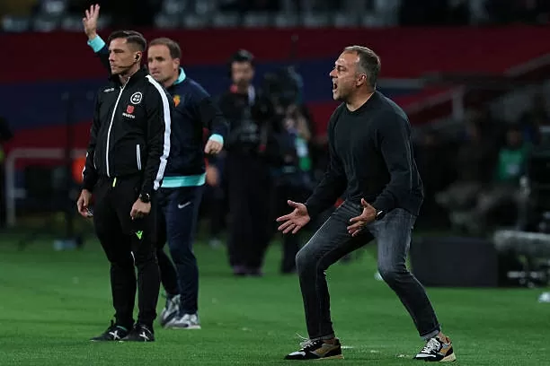 HLV Flick không lo lắng khi các học trò phung phí cơ hội.