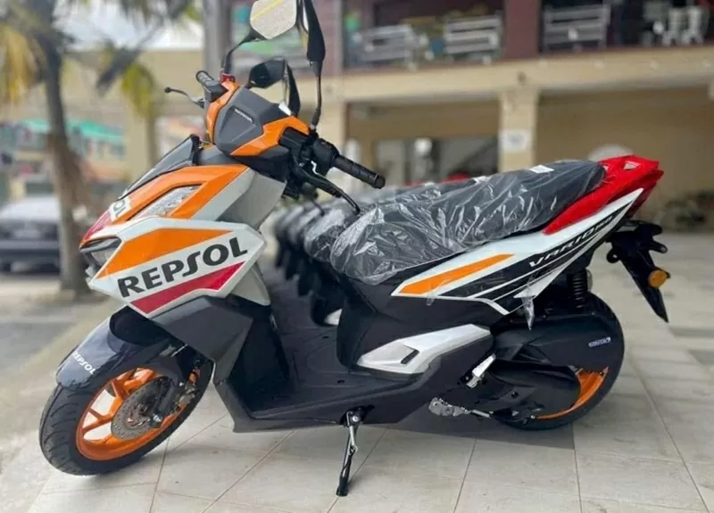 Giá xe Honda Vario 160 Repsol Edition đang được đại lý chào đặt cọc hơn 100 triệu đồng Giá xe Honda Vario 160 Repsol Edition đang được đại lý chào đặt cọc hơn 100 triệu đồng