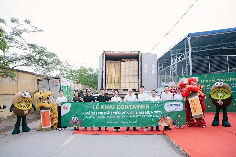 Những khay Kiwi đầu tiên được Công ty JoyBee nhập khẩu về thị trường Việt Nam Những khay Kiwi đầu tiên được Công ty JoyBee nhập khẩu về thị trường Việt Nam