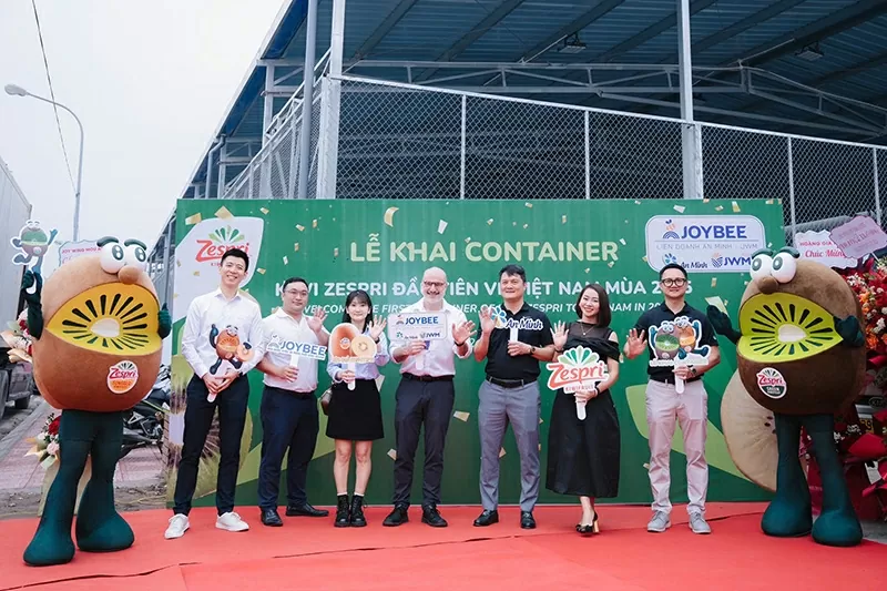 Liên doanh Joy Wing Mou Asia và An Minh, Công ty Joybee - nhà phân phối chính thức Kiwi Zespri Newzealand tại thị trường Việt Nam. Liên doanh Joy Wing Mou Asia và An Minh, Công ty Joybee - nhà phân phối chính thức Kiwi Zespri Newzealand tại thị trường Việt Nam.