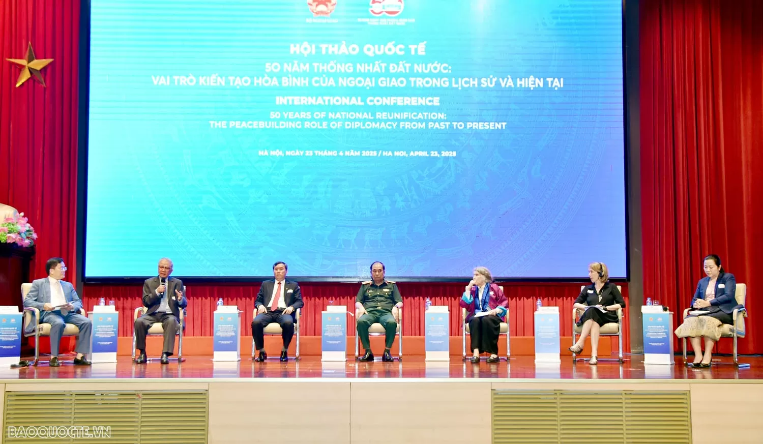 Phiên thảo luận với chủ đề Ngoại giao Việt Nam và chiến thắng lịch sử 30/4/1975. Phiên thảo luận với chủ đề Ngoại giao Việt Nam và chiến thắng lịch sử 30/4/1975.
