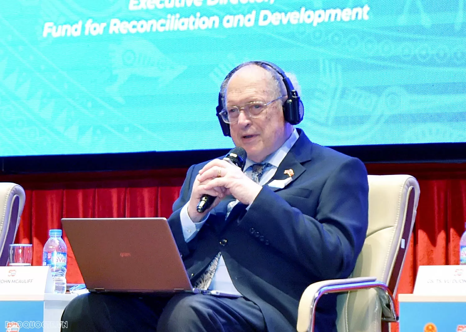 John McAuliff, Giám đốc điều hành Quỹ Hòa giải và Phát triển (FRD)